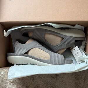 Naot Kawhia Women’s Shoes Taupe Knit Size 36 Brand New in Box